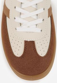 Renee - Beżowo-Białe Sneakersy w Stylu Klasycznych Tenisówek Zdobione Przeszyciami Ivelfia. Okazja: na co dzień, na spacer. Kolor: beżowy. Materiał: jeans. Wzór: aplikacja. Sport: turystyka piesza #5