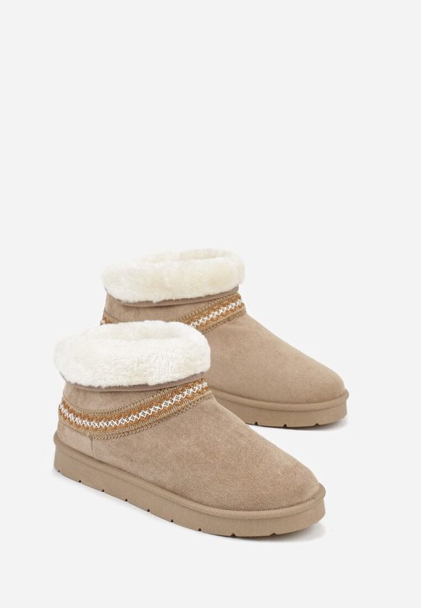 Born2be - Ciemnobeżowe Wsuwane Śniegowce z Imitacji Zamszu Zdobione Haftem i Futerkiem Zetesse. Okazja: na co dzień. Zapięcie: bez zapięcia. Kolor: beżowy. Materiał: zamsz, futro. Wzór: haft, aplikacja. Sezon: zima. Styl: casual, elegancki
