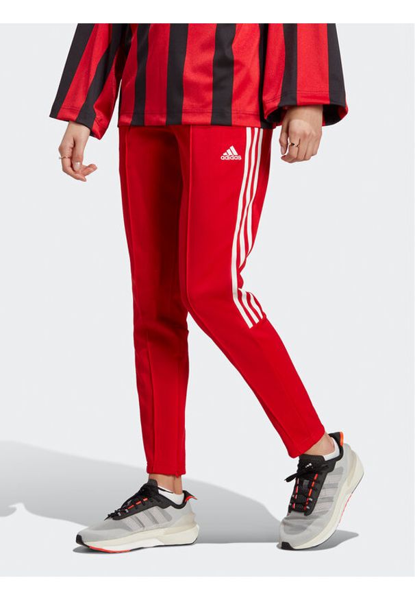 Adidas - adidas Spodnie dresowe Tiro Suit Up Lifestyle Track Pant IC6679 Czerwony Regular Fit. Kolor: czerwony. Materiał: dresówka