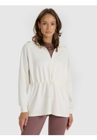 4f - 4F Bluza dresowa nierozpinana z modalem damska - biała M. Okazja: na co dzień. Typ kołnierza: kołnierzyk stójkowy, bez kaptura. Kolor: biały. Materiał: dresówka. Długość rękawa: raglanowy rękaw. Styl: casual #1