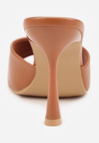 Renee - Jasnobrązowe Klapki na Szpilce z Kwadratowym Noskiem Peep Toe Avenata. Okazja: na co dzień, na randkę. Nosek buta: otwarty. Kolor: brązowy. Materiał: jeans, skóra, koronka. Obcas: na szpilce. Styl: casual #8