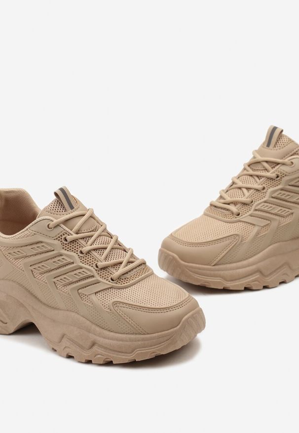 Renee - Ciemnobeżowe Sneakersy na Tłoczonej Podeszwie z Siateczkowymi Wstawkami Amrogia. Kolor: beżowy