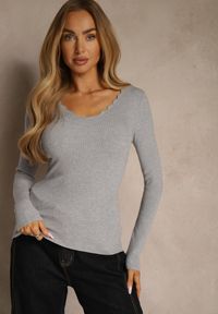 Renee - Szary Sweter o Taliowanym Kroju z Nieregularnym Dekoltem w V Fenalissa. Okazja: na co dzień. Kolor: szary. Długość: krótkie. Sezon: zima, jesień. Styl: casual #4