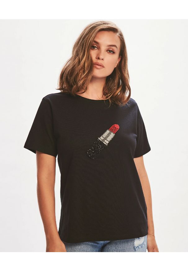 RETROFETE - T-shirt z grafiką szminki. Kolor: czarny. Materiał: bawełna. Styl: klasyczny, elegancki