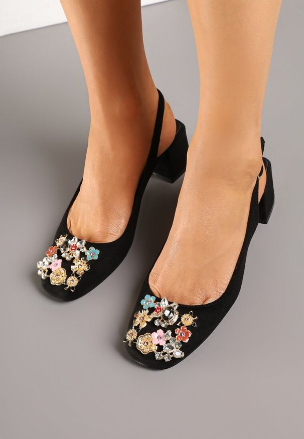 Renee - Czarne Sandały Vices na Słupku Slingback ze Skórzaną Wkładką i Cyrkoniami Nimirune. Okazja: na co dzień. Zapięcie: sprzączka. Kolor: czarny. Materiał: skóra. Wzór: aplikacja. Obcas: na słupku. Styl: casual. Wysokość obcasa: średni