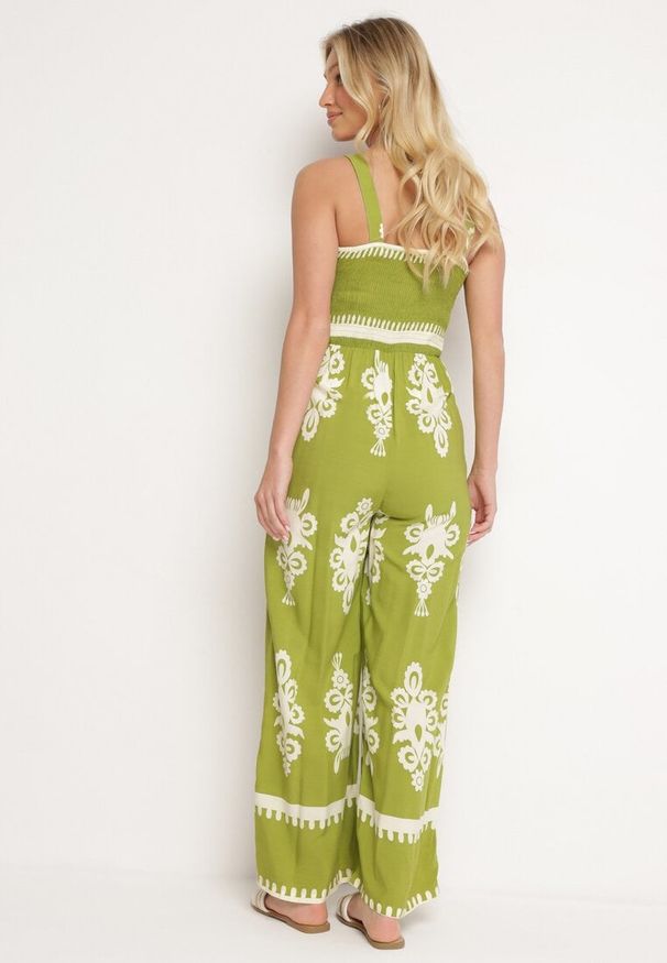 Born2be - Zielony Kombinezon z Wiskozy na Ramiączkach z Marszczoną Górą i Długimi Nogawkami Teseria. Okazja: na co dzień. Kolor: zielony. Materiał: wiskoza. Długość rękawa: na ramiączkach. Długość: długie. Styl: klasyczny, casual, elegancki