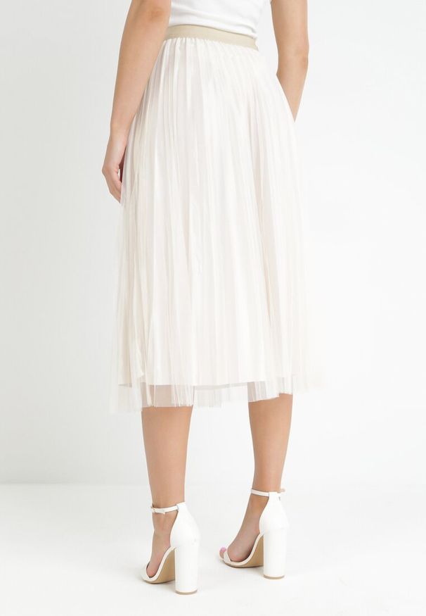 Born2be - Jasnobeżowa Plisowana Spódnica z Tiulową Siateczką i Gumką w Talii Lottis. Kolor: beżowy. Materiał: tiul. Wzór: aplikacja