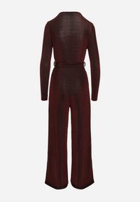 Born2be - Bordowy Taliowany Kombinezon z Wiskozą Ozdobiony Paskiem i Metaliczną Nicią Lilanna. Okazja: na co dzień, na imprezę. Kolor: czerwony. Materiał: wiskoza. Wzór: aplikacja. Styl: casual, elegancki #7