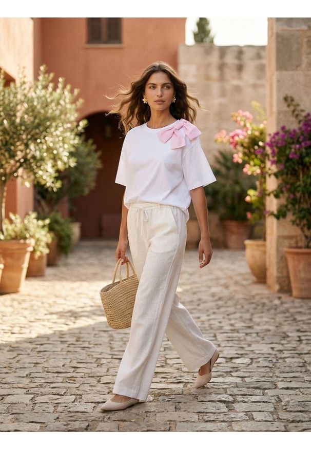 Sinsay - Bawełniana koszulka z ozdobną kokardą - biały. Typ kołnierza: kokarda. Kolor: biały. Materiał: bawełna