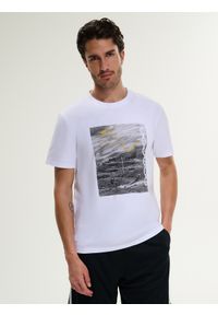 4f - 4F T-shirt regular z nadrukiem męski - biały S. Okazja: na co dzień. Kolor: biały. Materiał: jeans, materiał, bawełna, dresówka, dzianina. Wzór: nadruk. Styl: casual, klasyczny #1