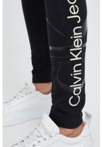 Calvin Klein Jeans legginsy J20J218975.9BYY damskie kolor czarny z nadrukiem. Kolor: czarny. Materiał: dzianina. Wzór: nadruk #4
