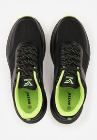 Born2be - Czarno-Zielone Buty Sportowe Sneakersy z Tłoczonym Wzorem Ashavera. Okazja: na spacer, na co dzień. Kolor: czarny. Materiał: jeans. Sport: fitness, turystyka piesza #2