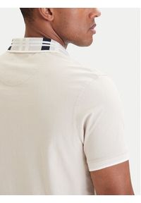 Barbour Polo Callington MML1536BE12 Beżowy jasny Regular Fit. Typ kołnierza: polo. Kolor: beżowy. Materiał: bawełna #5