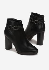 Born2be - Czarne Botki na Słupku z Metalową Klamerką Hova. Nosek buta: okrągły. Zapięcie: zamek. Kolor: czarny. Sezon: jesień, zima. Obcas: na słupku. Styl: klasyczny. Wysokość obcasa: średni #2