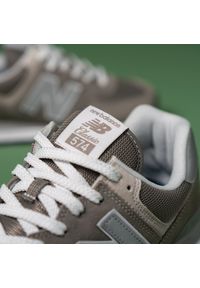 Buty damskie New Balance WL574EVW – beżowe. Okazja: na co dzień. Kolor: beżowy. Materiał: zamsz, materiał, skóra, guma. Szerokość cholewki: normalna. Model: New Balance 574 #3