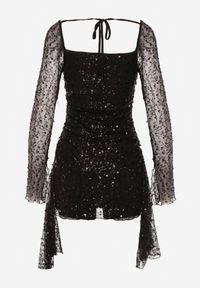 Born2be - Czarna Cekinowa Sukienka VICES o Dopasowanym Kroju z Wiązaniem Adrasalphia. Kolor: czarny. Styl: elegancki, klasyczny #7