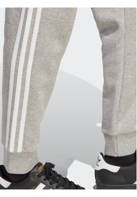 Adidas - adidas Spodnie dresowe Adicolor Classics 3-Stripes Joggers IA4795 Szary Fitted Fit. Kolor: szary. Materiał: dresówka, bawełna #4