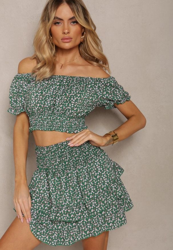 Renee - Zielony Komplet w Kwiaty 2-Częściowy Top w Stylu Hiszpanki i Spódnica z Falbanką Crispa. Kolor: zielony. Materiał: materiał. Wzór: kwiaty