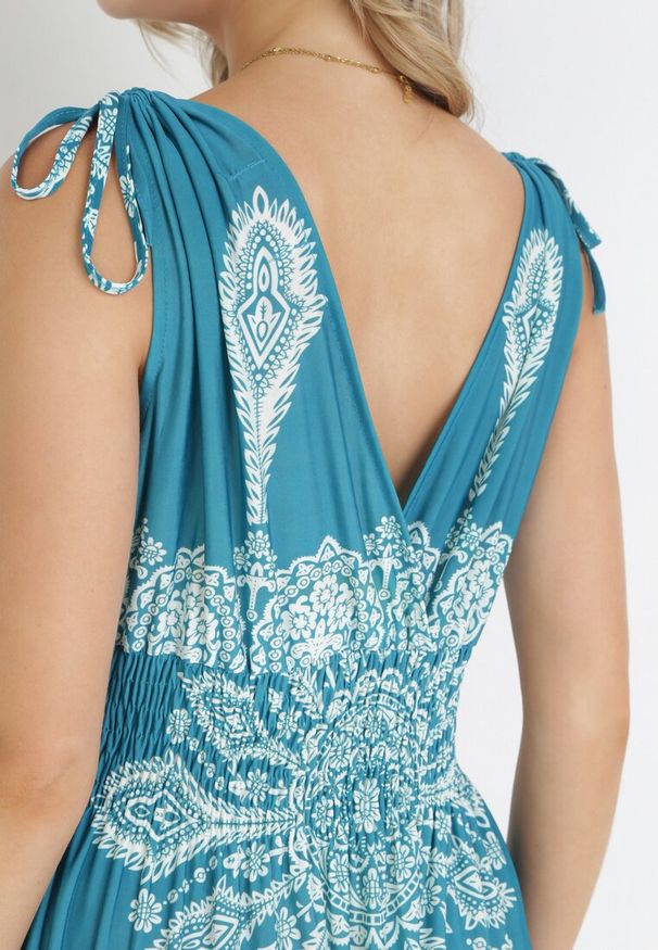 Born2be - Zielona Sukienka w Stylu Boho z Gumką w Talii i Sznurkami przy Ramionach Niree. Kolor: zielony. Styl: boho
