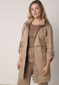 Born2be - Brązowa Kurtka w Stylu Parki z Odpinanym Kapturem i Sznurkami Enang. Okazja: na spacer. Kolor: brązowy. Materiał: prążkowany, jeans #1