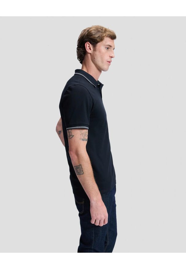 Lee - MESKA KOSZULKA LEE PIQUE POLO BLACK 112363659. Typ kołnierza: polo