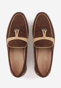 Born2be - Brązowe Eleganckie Mokasyny VICES z Imitacji Zamszu ze Skórzaną Wkładką Jaenith. Okazja: na co dzień, na spotkanie biznesowe. Kolor: brązowy. Materiał: zamsz, skóra. Wzór: aplikacja. Styl: elegancki #3