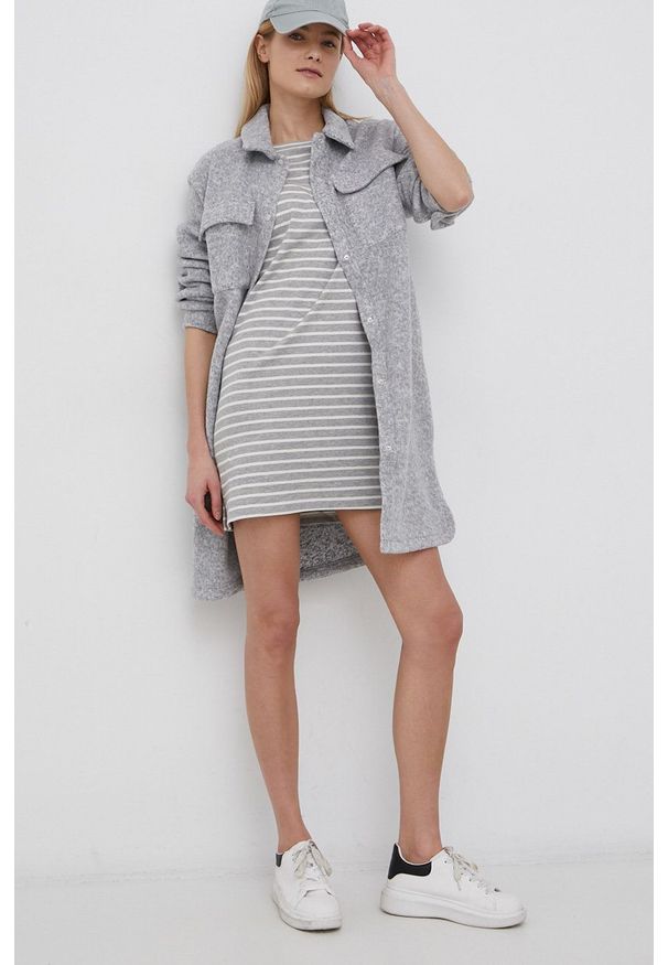 JDY Sukienka kolor szary mini oversize. Kolor: szary. Materiał: bawełna, dzianina. Typ sukienki: oversize. Długość: mini
