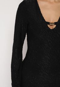 Born2be - Czarna Brokatowa Sukienka w Zebrę o Rozkloszowanym Kroju z Długim Rękawem Mevenna. Okazja: na co dzień. Kolor: czarny. Długość rękawa: długi rękaw. Wzór: motyw zwierzęcy. Typ sukienki: proste. Styl: casual, elegancki #5