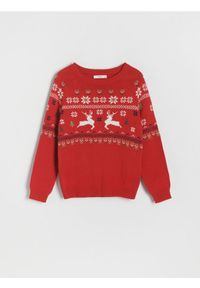 Reserved - Sweter ze świątecznym motywem - czerwony. Kolor: czerwony. Materiał: bawełna, żakard, dzianina. Styl: wizytowy