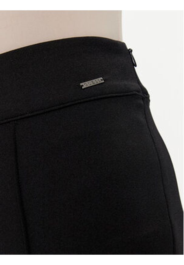 Guess Spodnie materiałowe W4YB01 KCBO2 Czarny Slim Fit. Kolor: czarny. Materiał: syntetyk