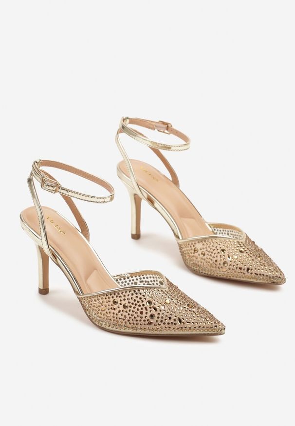 Born2be - Złote Sandały Vices na Szpilce Ozdobione Cyrkoniami Ciaravie. Okazja: na wesele, na ślub cywilny. Zapięcie: pasek. Kolor: złoty. Materiał: tiul. Wzór: aplikacja. Obcas: na szpilce. Styl: elegancki, klasyczny