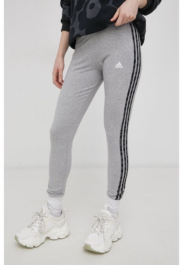 Adidas - adidas Legginsy damskie kolor szary gładkie. Kolor: szary. Materiał: dzianina, bawełna. Wzór: gładki