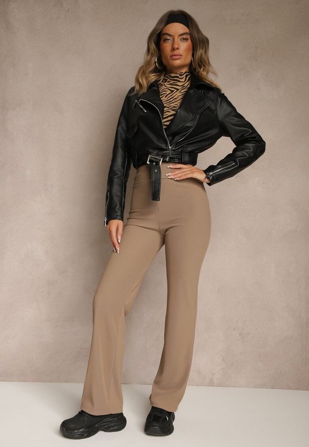 Renee - Ciemnobeżowe Prążkowane Spodnie High Waist z Szerokimi Nogawkami Resoda. Okazja: na co dzień. Stan: podwyższony. Kolor: beżowy. Materiał: prążkowany. Długość: krótkie. Styl: casual