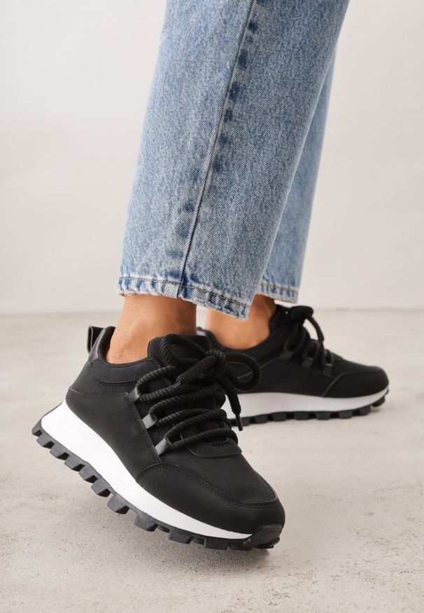 Born2be - Czarne Sneakersy na Grubej Tłoczonej Podeszwie Zerda. Okazja: na co dzień. Kolor: czarny. Materiał: jeans