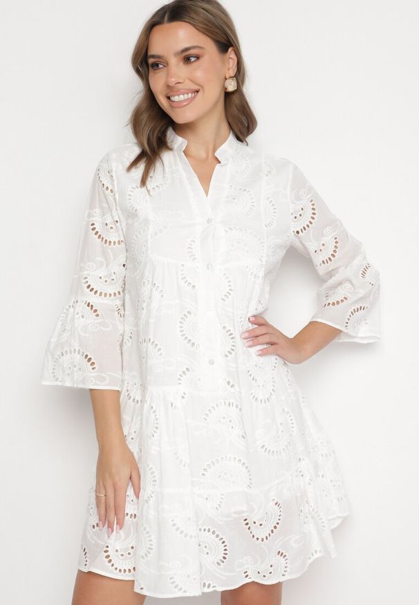 Born2be - Biała Rozkloszowana Sukienka Boho z Haftowanej Tkaniny z Bawełny Loraviel. Okazja: na co dzień, na imprezę, na spacer. Typ kołnierza: dekolt w kształcie V. Kolor: biały. Materiał: tkanina, bawełna. Wzór: haft. Styl: boho