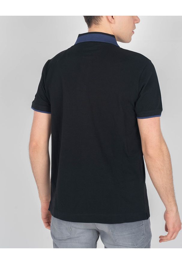 Invicta Koszulka Polo | 4452240 / U | Mężczyzna | Czarny. Okazja: na co dzień. Typ kołnierza: polo. Kolor: czarny. Materiał: bawełna. Długość rękawa: krótki rękaw. Wzór: aplikacja. Styl: klasyczny, casual
