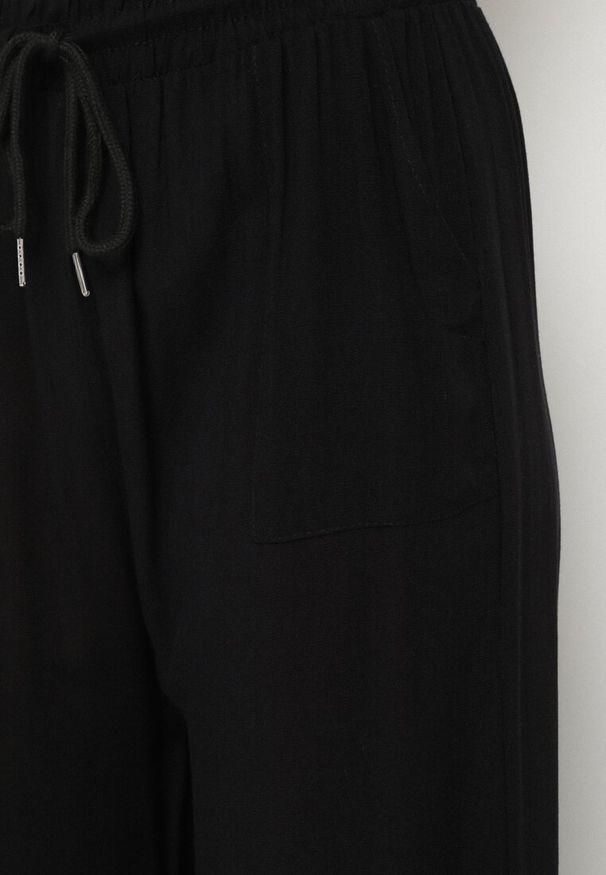 Born2be - Czarne Spodnie Bawełniane Szerokie z Gumką w Pasie Efranica. Okazja: na co dzień. Kolor: czarny. Materiał: bawełna. Styl: elegancki, casual