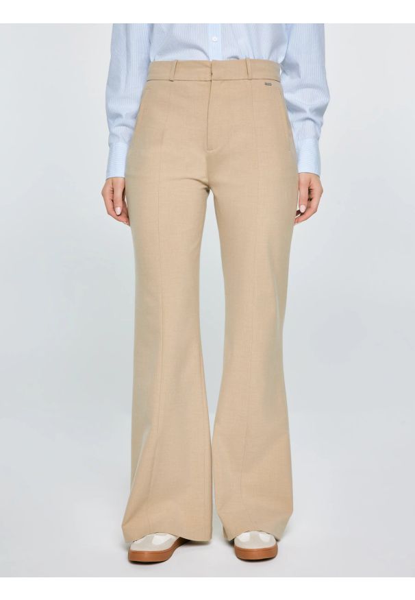 Big-Star - Spodnie damskie z szeroką nogawką beżowe Mabela 801. Okazja: na co dzień. Stan: podwyższony. Kolor: beżowy. Materiał: tkanina. Styl: casual, elegancki
