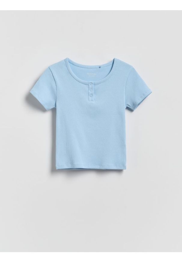 Reserved - Prążkowany t-shirt z guzikami - jasnoniebieski. Kolor: niebieski. Materiał: prążkowany