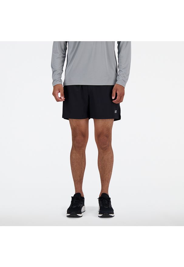 Spodenki męskie New Balance MS41290BK – czarne. Kolor: czarny. Materiał: poliester, materiał. Sport: fitness