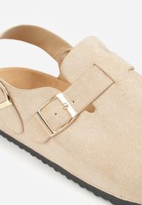 Born2be - Beżowe Sandały w Stylu Chodaków Ozdobione Klamrami Qyrraya. Okazja: na co dzień. Zapięcie: klamry. Kolor: beżowy. Materiał: jeans. Wzór: aplikacja. Sezon: lato. Styl: casual, elegancki #4