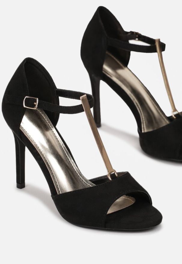 Born2be - Czarne Sandały Prisertise. Zapięcie: sprzączka. Kolor: czarny. Materiał: skóra. Wzór: aplikacja. Obcas: na obcasie. Styl: wizytowy. Wysokość obcasa: średni