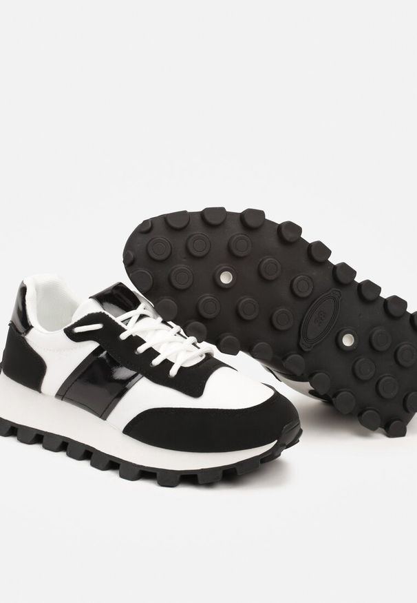 Renee - Czarne Sneakersy na Platformie Ozdobionej Tłoczeniem ze Sznurowaniem Ettaiana. Nosek buta: okrągły. Zapięcie: sznurówki. Kolor: czarny. Materiał: materiał. Wzór: aplikacja. Obcas: na platformie. Wysokość obcasa: niski