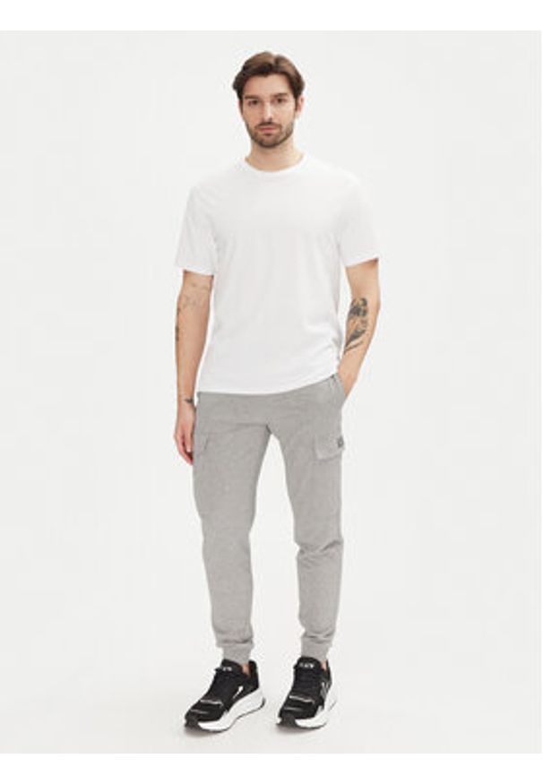 EA7 Emporio Armani Spodnie dresowe 8NPP67 PJVRZ 3905 Szary Slim Fit. Kolor: szary. Materiał: bawełna
