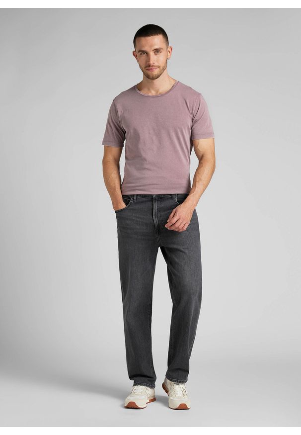 Lee - LEE SHAPED TEE MĘSKA KOSZULKA JEDNOLITA PURPLE STORM L62JCK70 112321763. Wzór: jednolity