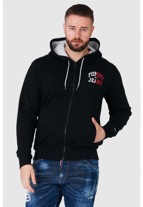 Tommy Jeans - TOMMY JEANS Czarna bluza męska na zamek z dużym logo, Rozmiar M. Typ kołnierza: kaptur. Kolor: czarny