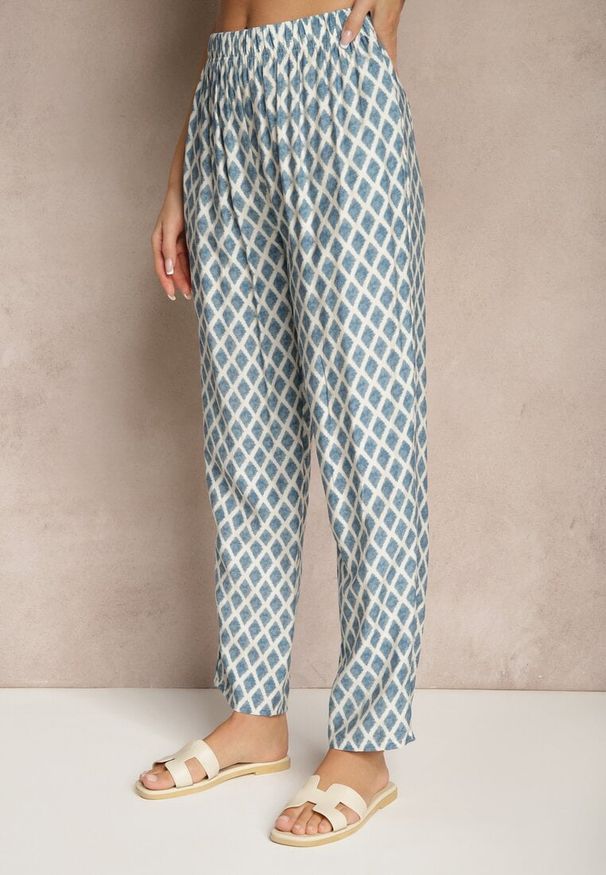 Renee - Niebieskie Spodnie o Szerokim Kroju High Waist w Romby Sarriza. Okazja: na co dzień. Stan: podwyższony. Kolor: niebieski. Wzór: aplikacja. Styl: casual
