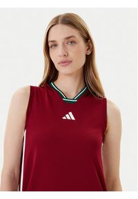 Adidas - adidas Sukienka codzienna Tiro Cut 3-Stripes Soft Mesh JX5160 Czerwony Regular Fit. Okazja: na co dzień. Kolor: czerwony. Materiał: syntetyk. Typ sukienki: proste. Styl: casual
