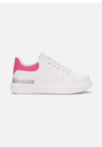 Born2be - Biało-Czerwone Sneakersy Ohei. Nosek buta: okrągły. Kolor: biały. Materiał: materiał. Szerokość cholewki: normalna. Wzór: aplikacja, kolorowy