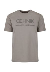 Ochnik - Szary T-shirt męski z logo. Kolor: szary. Materiał: bawełna. Długość: krótkie. Wzór: nadruk